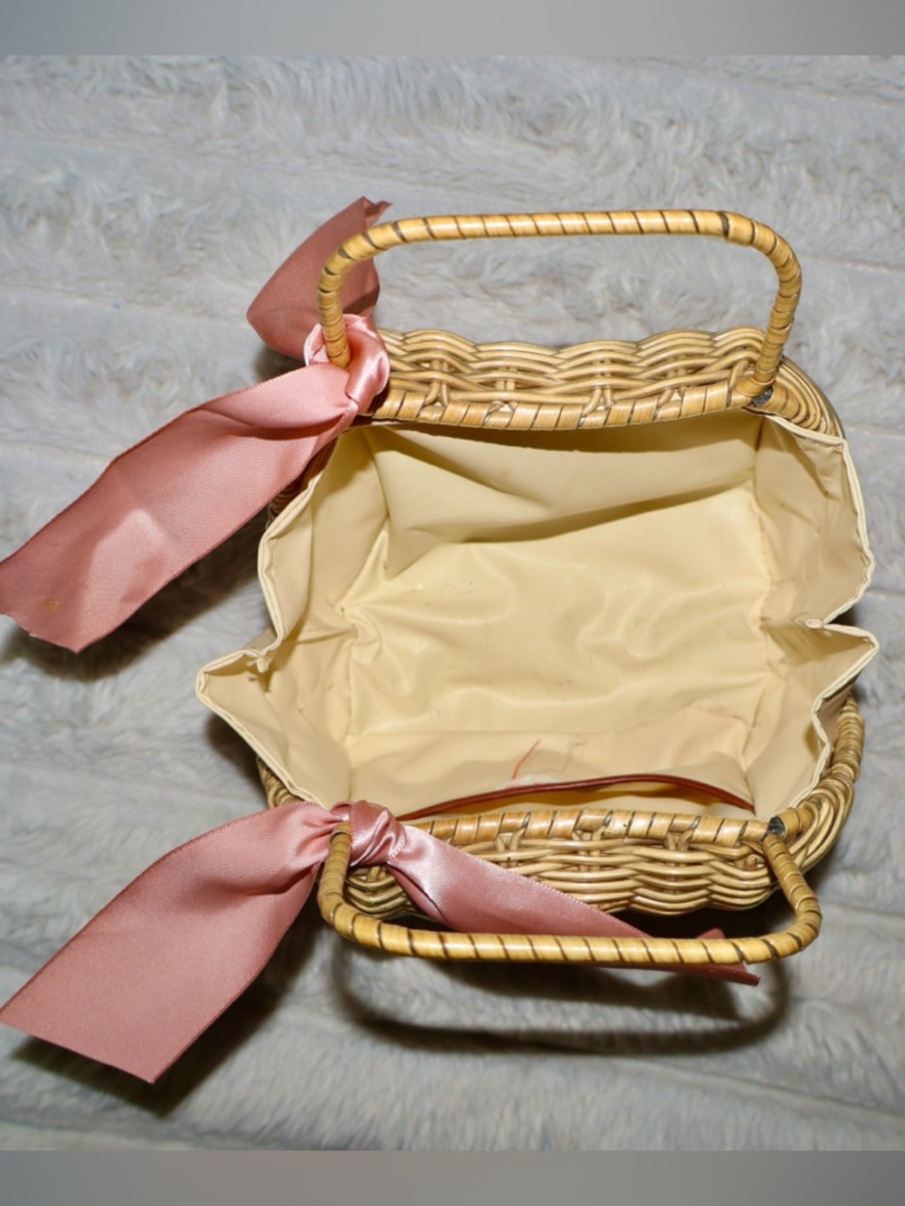 Woven Rattan Handbag with Pink Satin Bow / Soft Girl Aesthetic/ Cottagecore - Picture 2 of 4